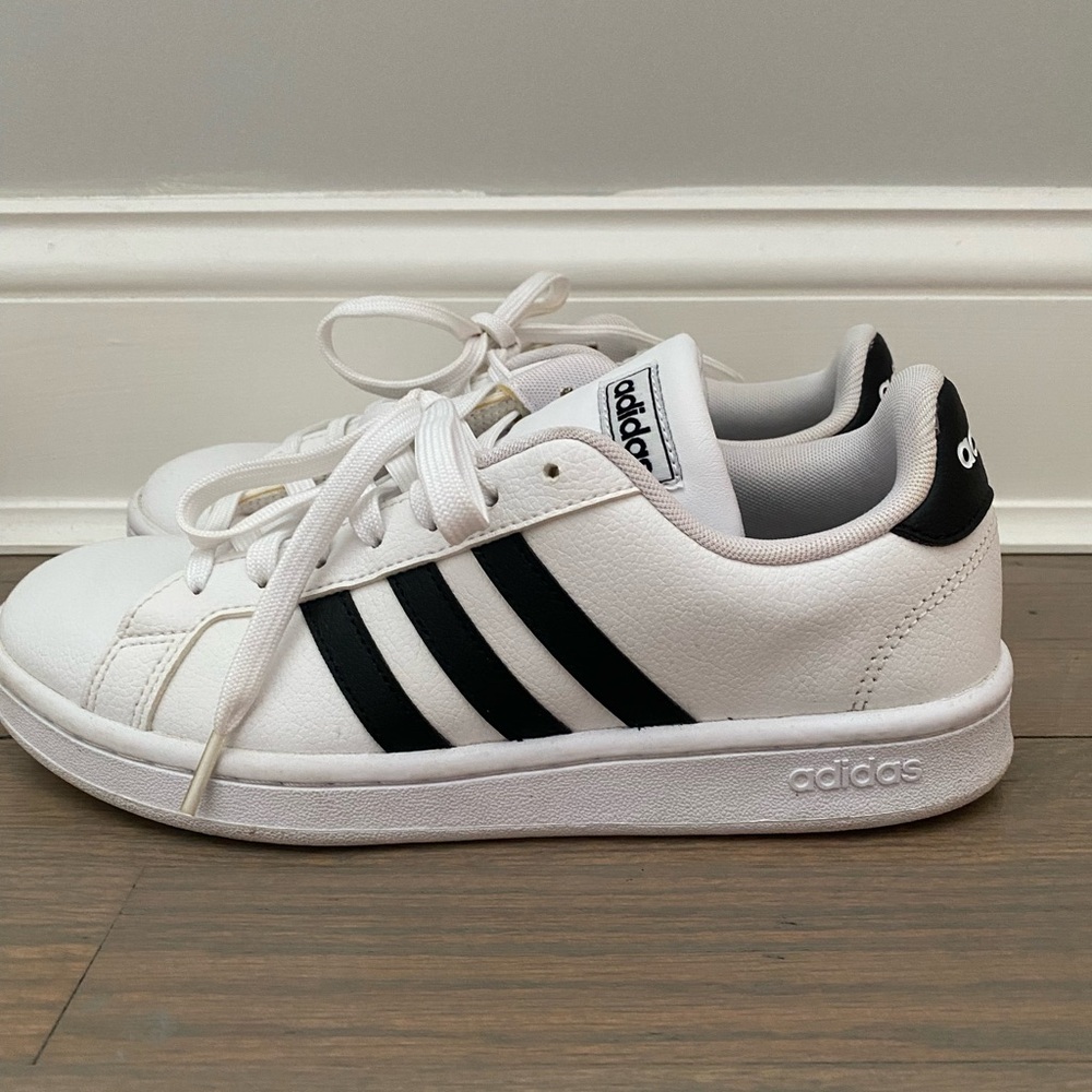 Adidas shoes size 7.5 in womens